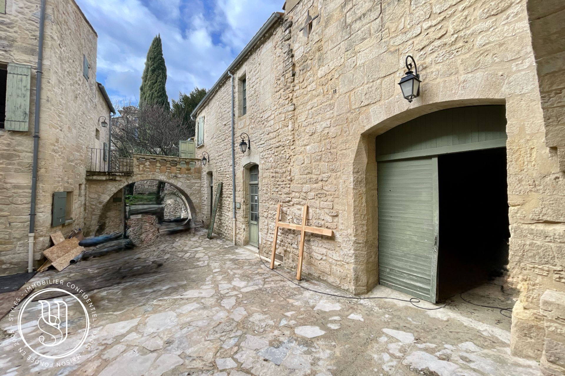 Uzès - apartment with garden in the heart of the historic center - image 1