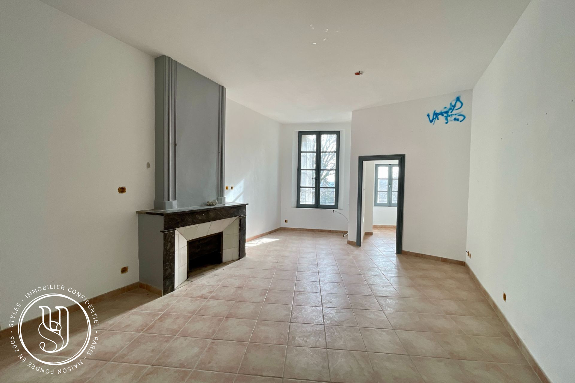 Uzès - An extraordinary renovation in the historic centre - image 4