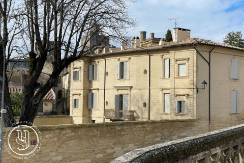 Uzès - An extraordinary renovation in the historic centre - image 1