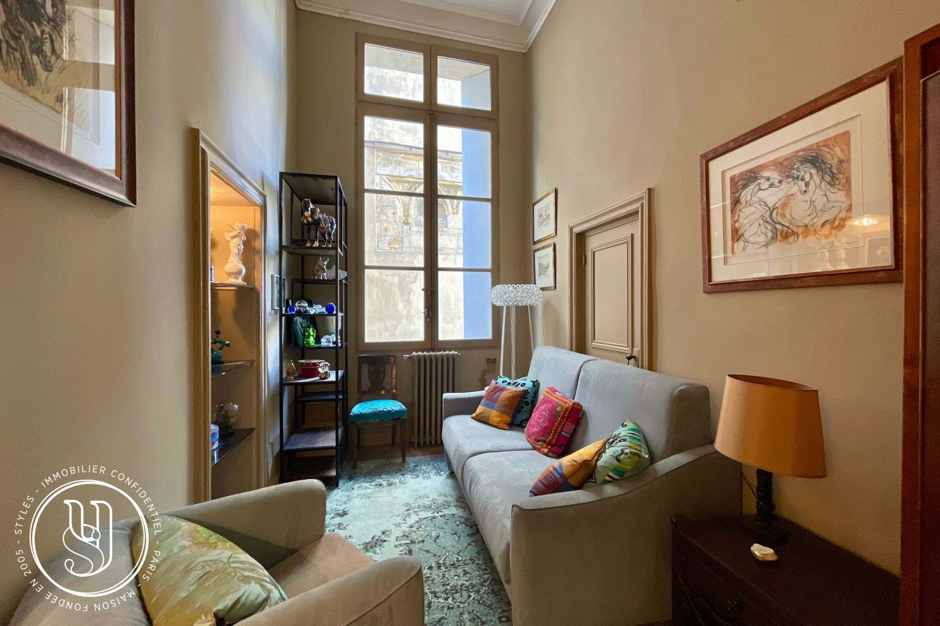 Montpellier - Apartment of 152m² with elevator and balcony overlooking Place - image 14