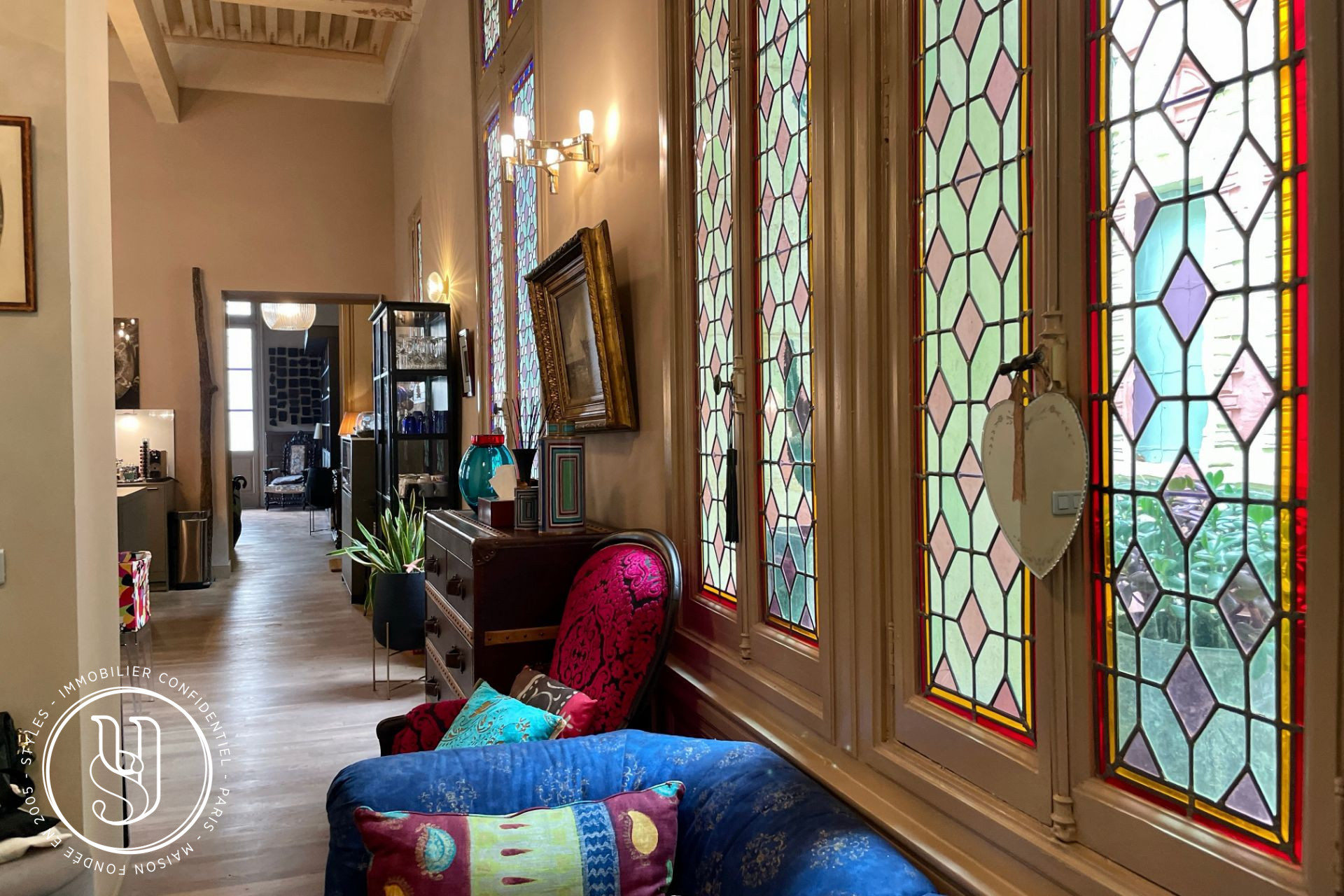 Montpellier - Apartment of 152m² with elevator and balcony overlooking Place - image 3