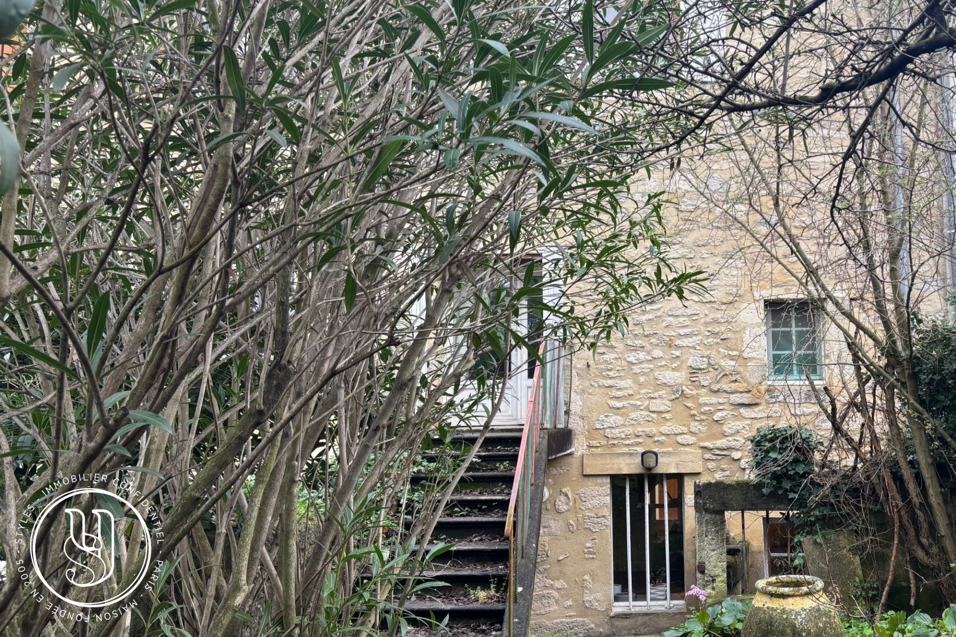 Uzès - center, a magnificent garden, a house and its small cottage to - image 2