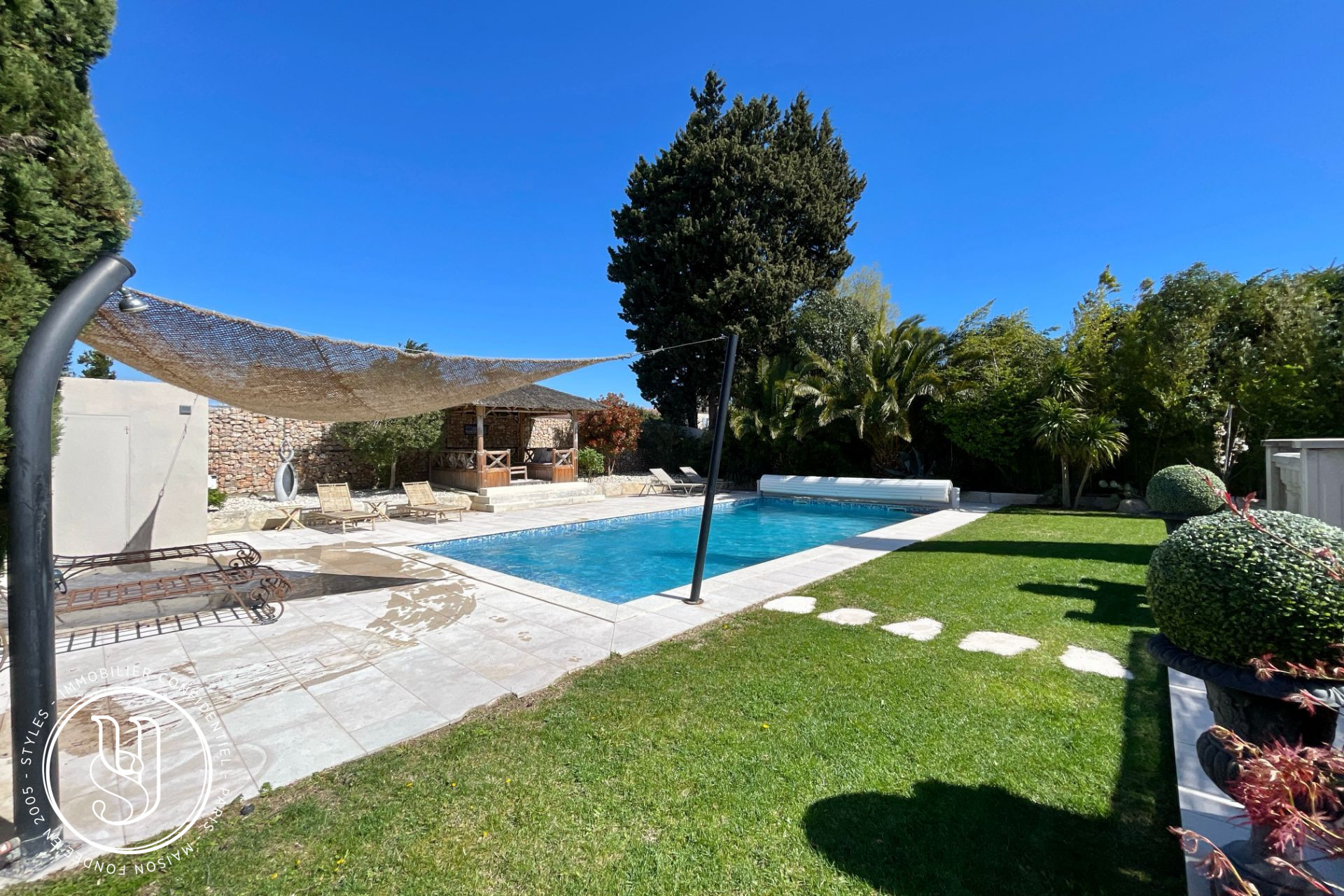 Eygalières - proche, mas de village rénové - image 13