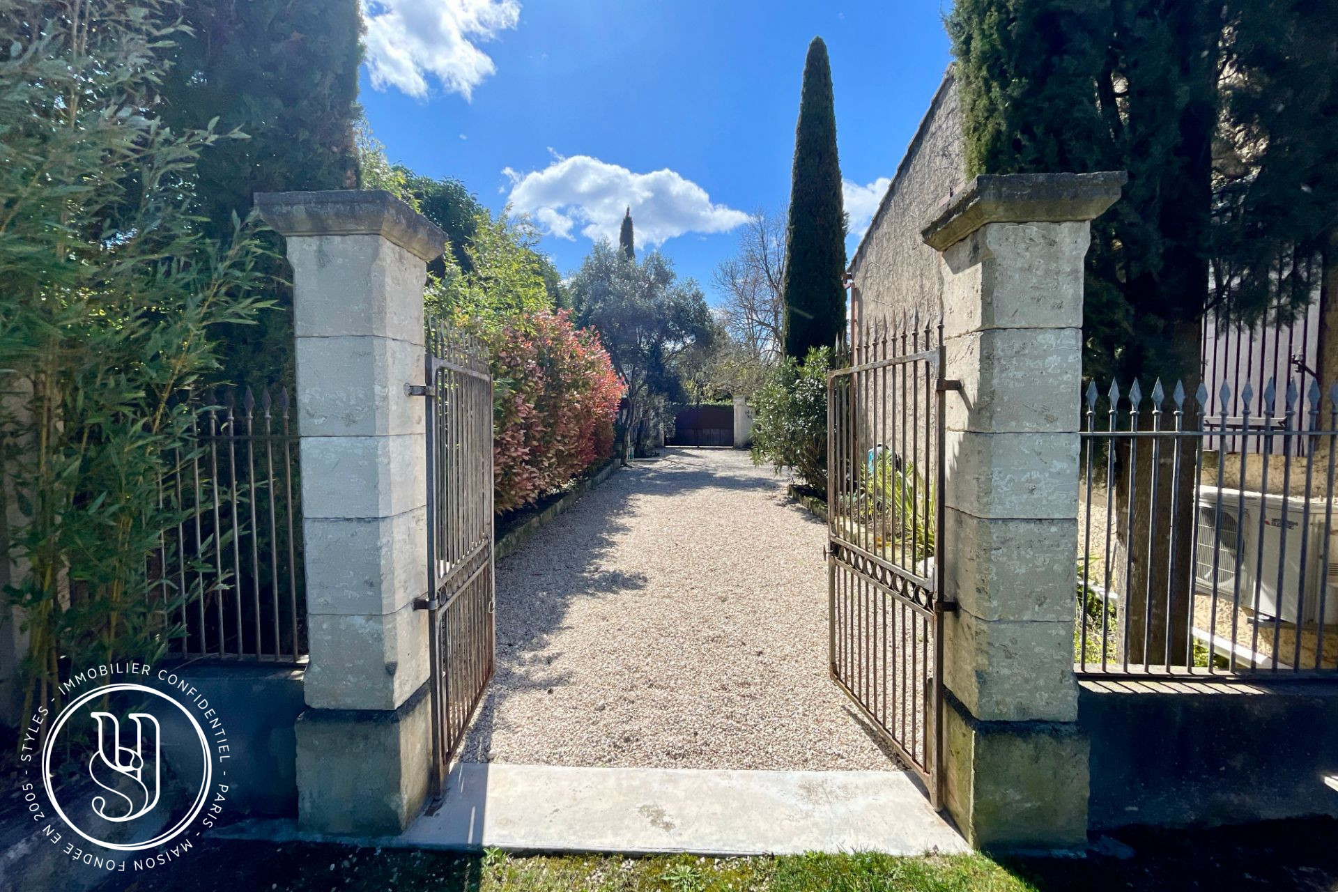 Eygalières - proche, mas de village rénové - image 16