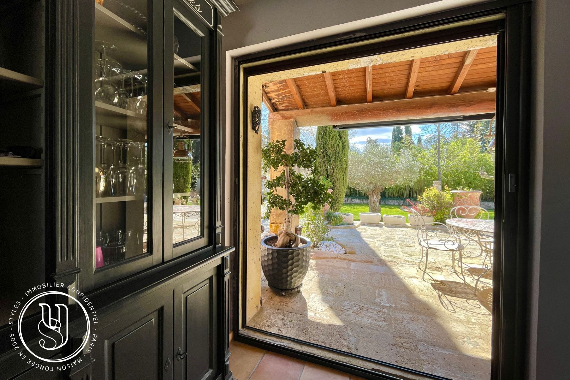 Eygalières - proche, mas de village rénové - image 8