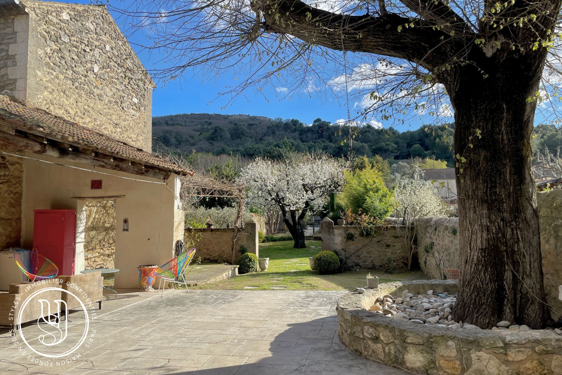 Saint-Rémy-de-Provence - proche, une demeure de charme au coeur d''un village provençal - image 4