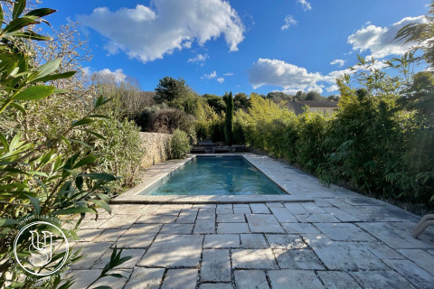 Saint-Rémy-de-Provence - proche, une demeure de charme au coeur d''un village provençal - image 1