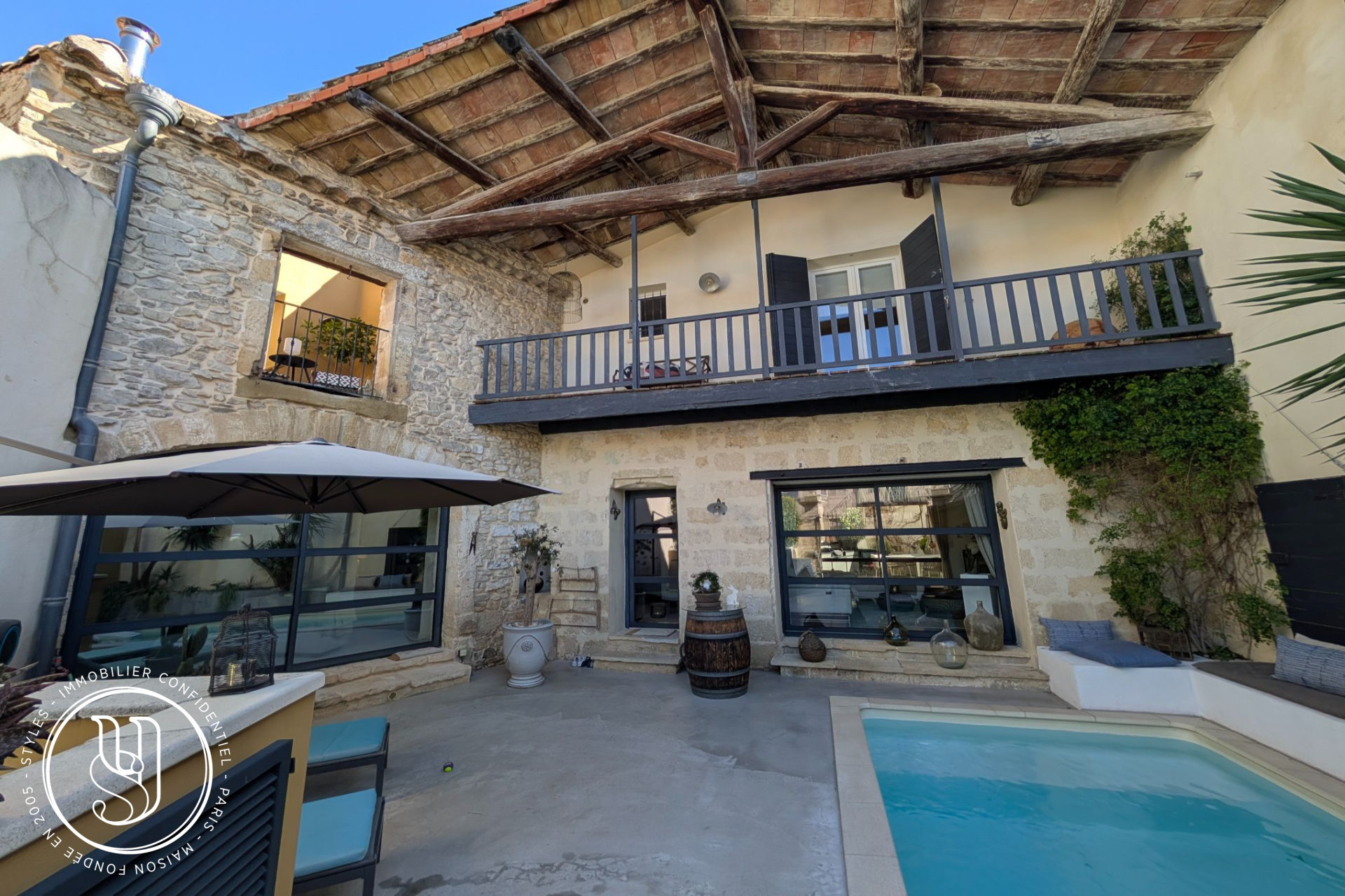 Nîmes - close by, a beautiful and charming unique stone house - image 6