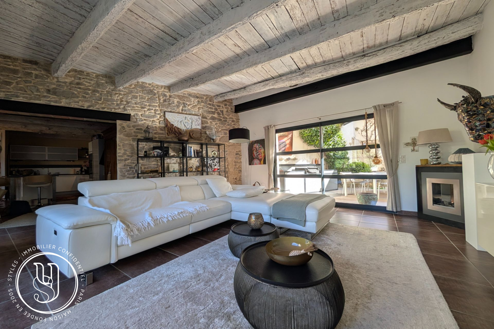Nîmes - close by, a beautiful and charming unique stone house - image 2
