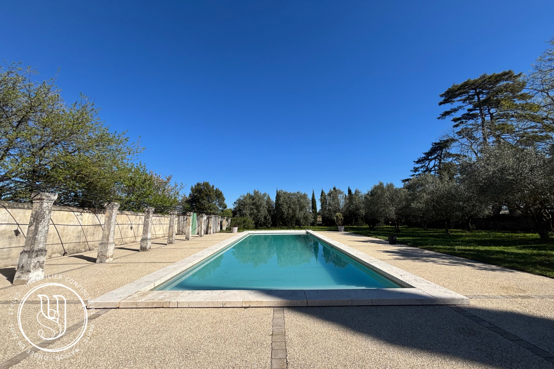 Uzès - close by, a charming Provençal estate - image 8