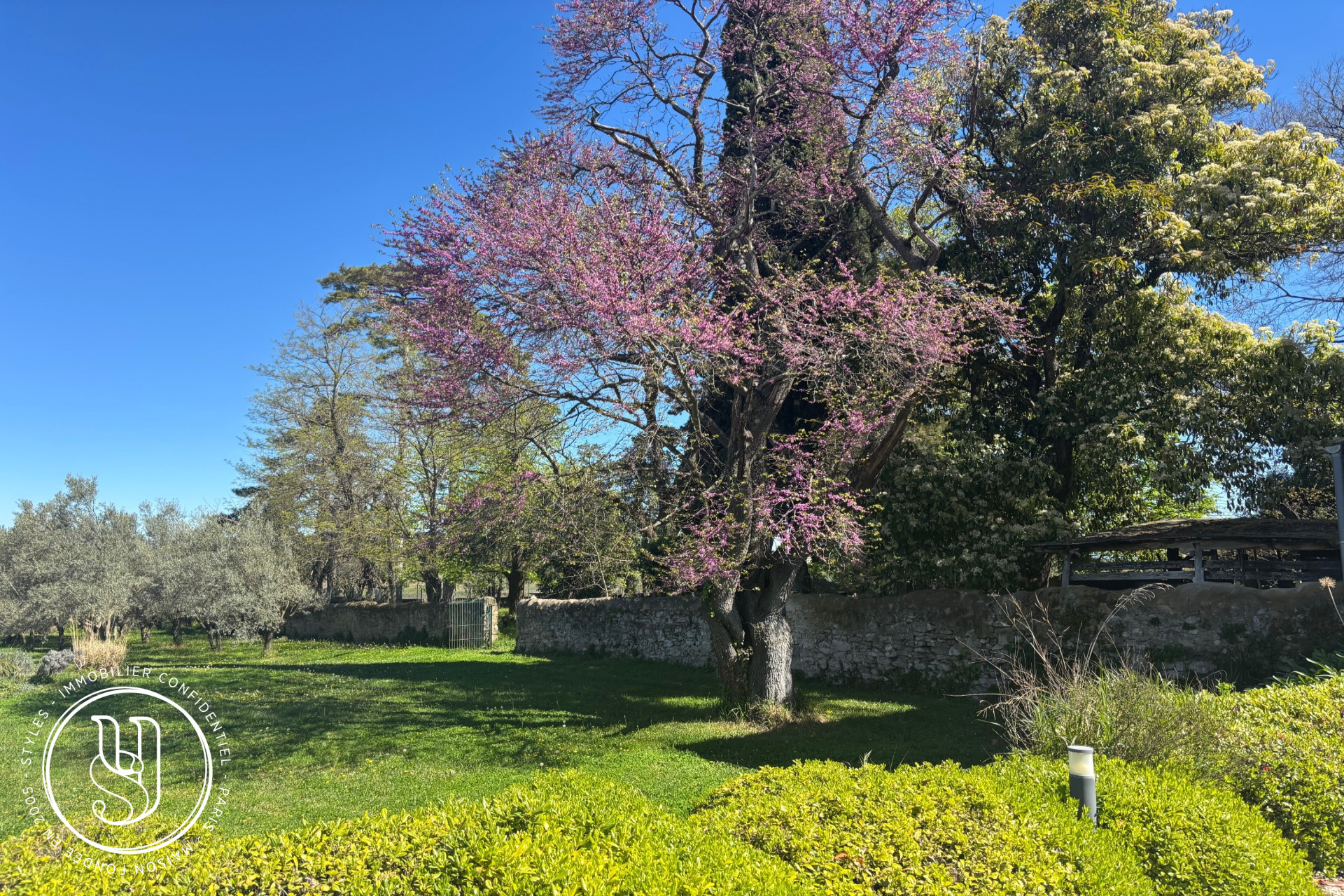 Uzès - close by, a charming Provençal estate - image 19