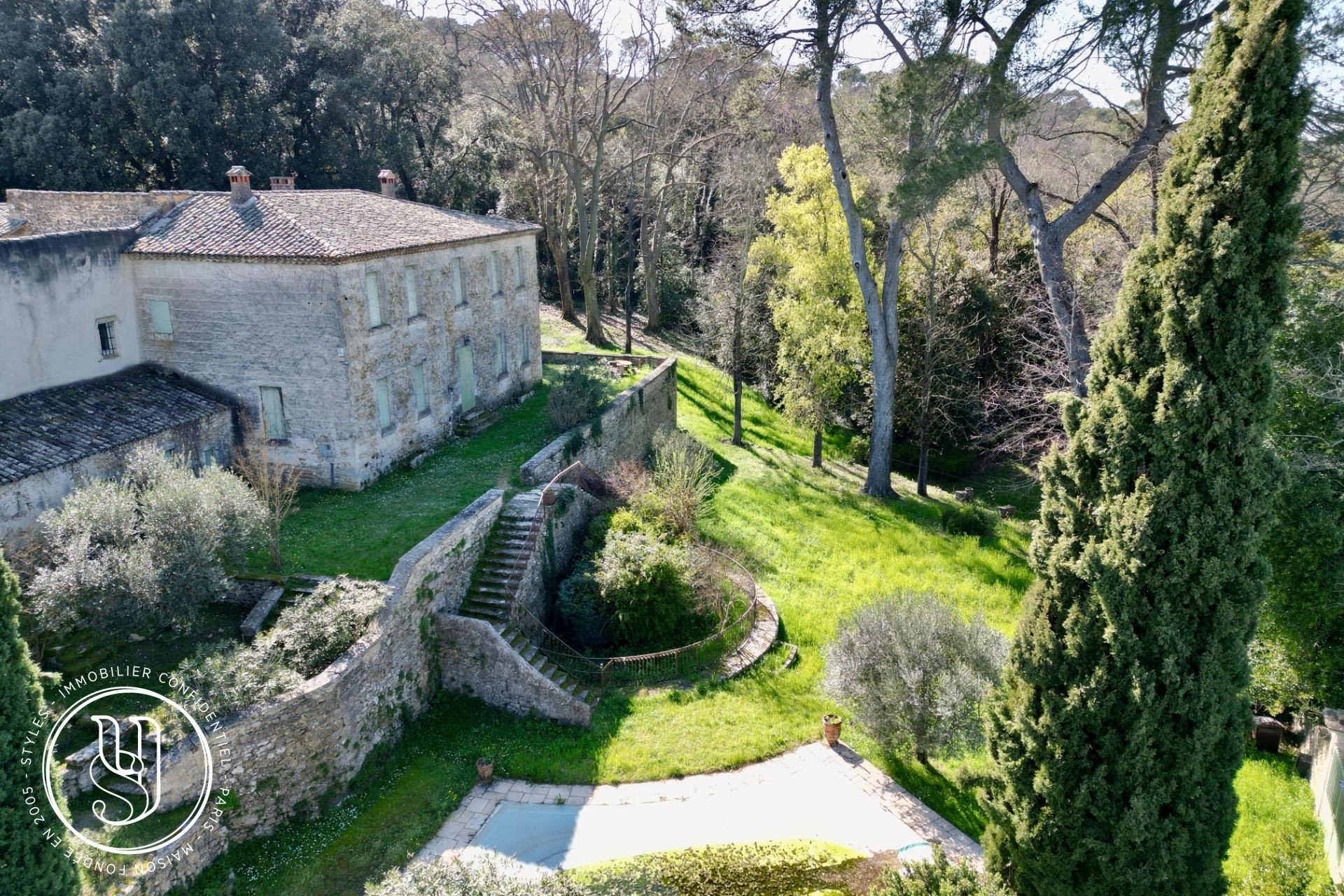 Uzès - immediate vicinity, for sale, a bastide with a unique atmosphe - image 14