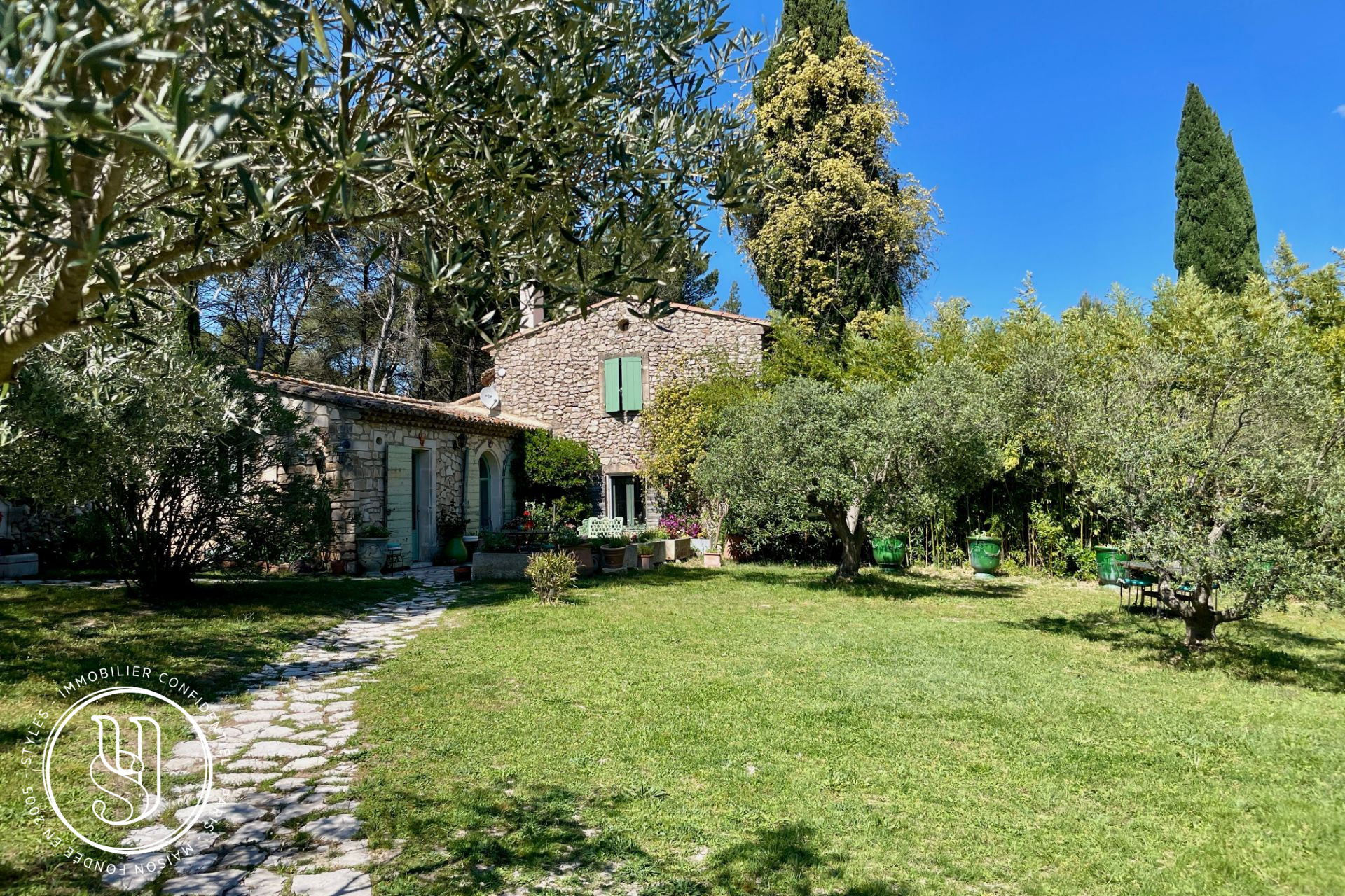Eygalières - Un domaine confidentiel au coeur des Alpilles avec vues - image 2