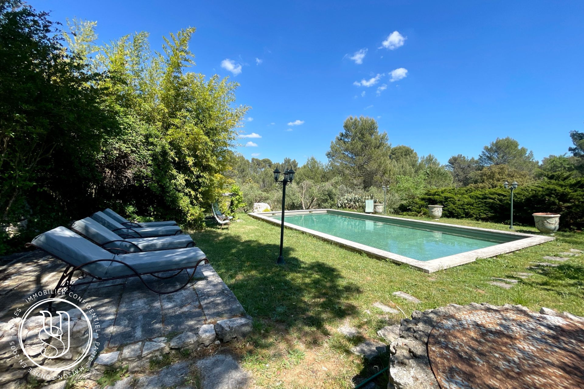 Eygalières - Un domaine confidentiel au coeur des Alpilles avec vues - image 3