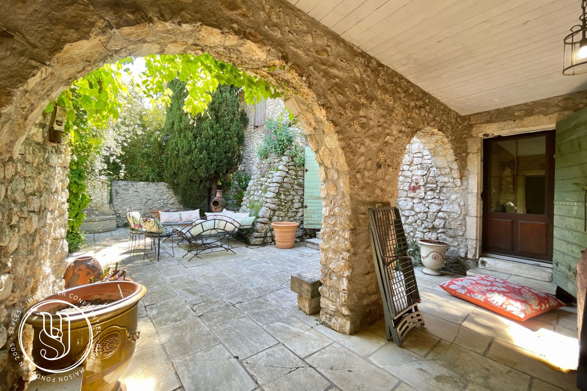 Eygalières - Un domaine confidentiel au coeur des Alpilles avec vues - image 16