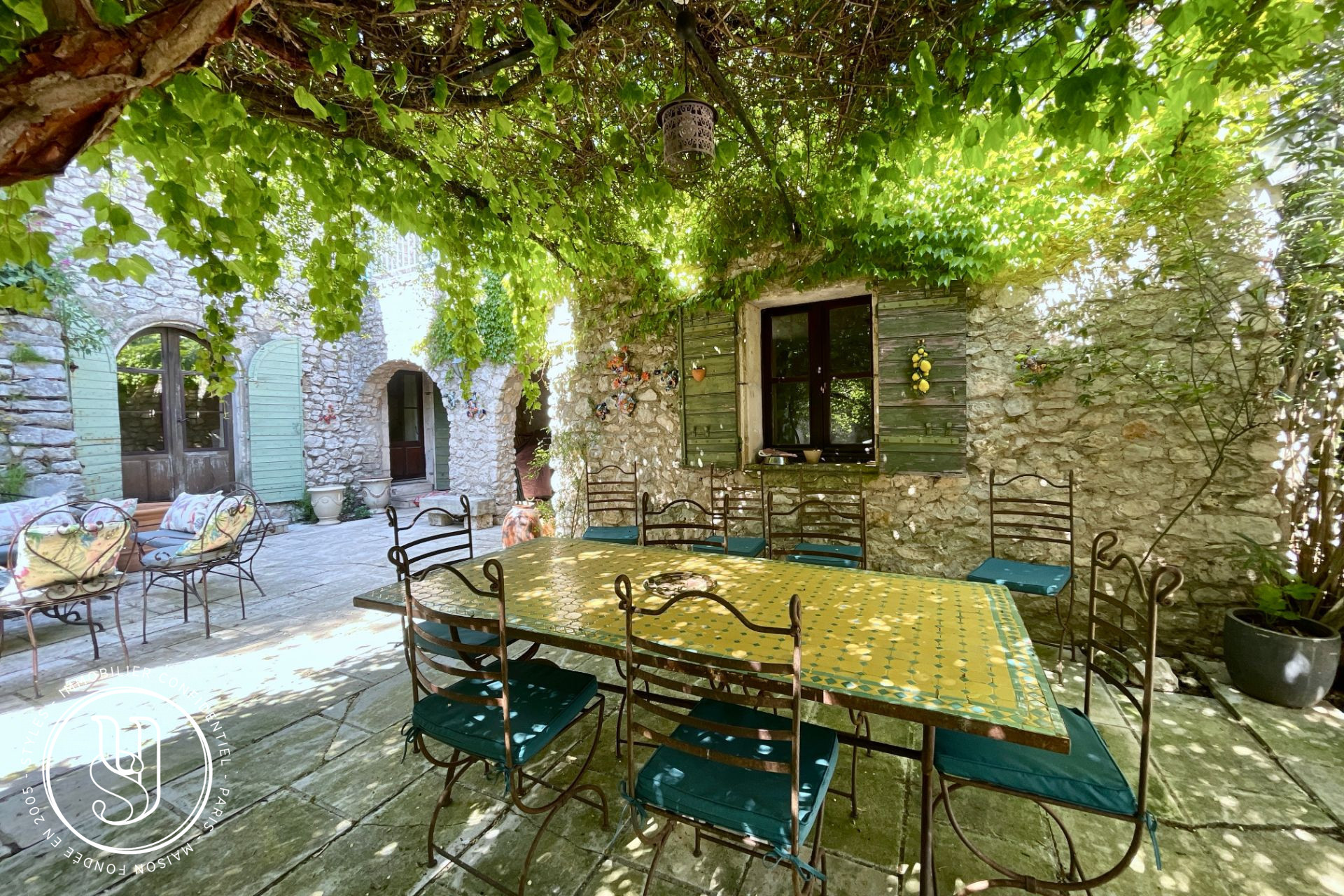 Eygalières - Un domaine confidentiel au coeur des Alpilles avec vues - image 14