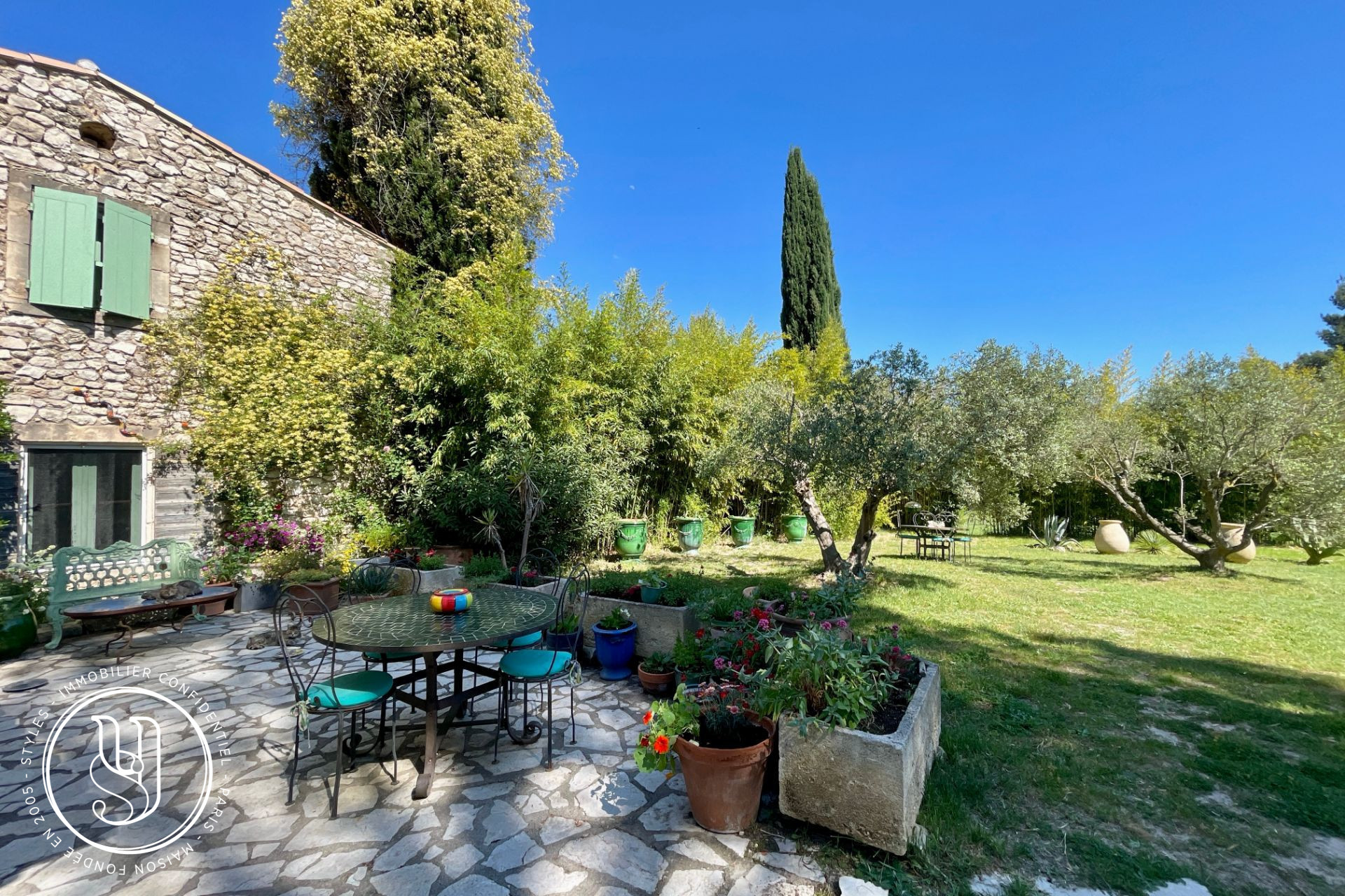 Eygalières - Un domaine confidentiel au coeur des Alpilles avec vues - image 9