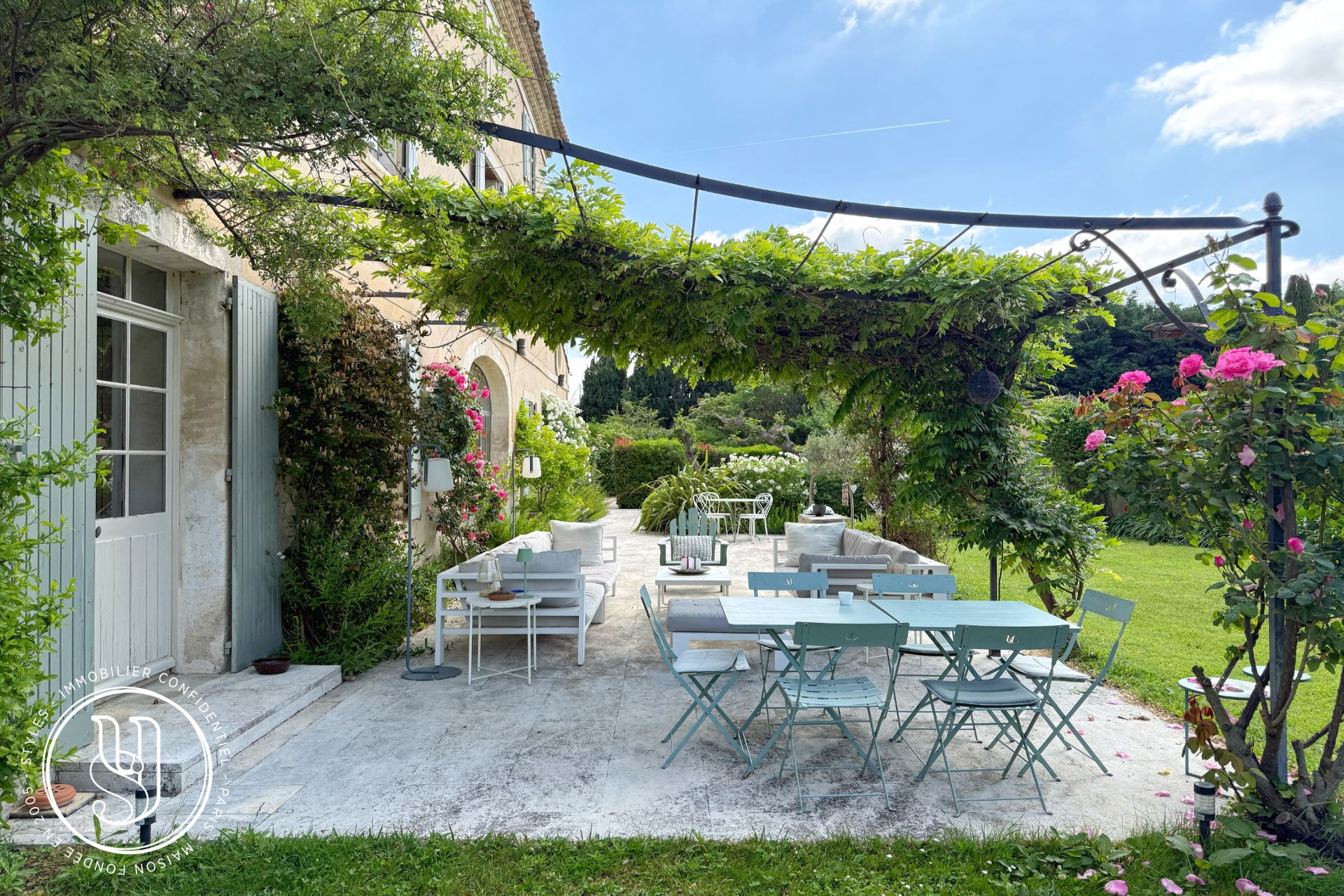 Saint-Rémy-de-Provence - close by, a charming house in the heart of a Provençal village - image 9