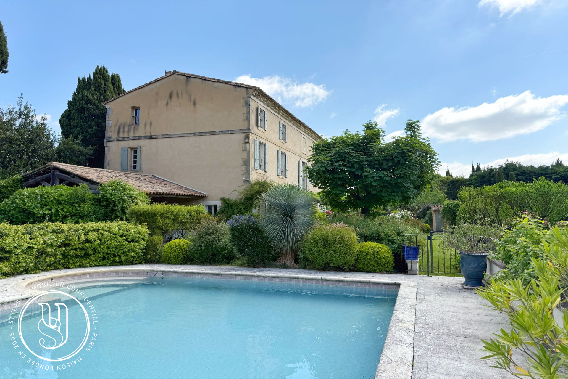 Saint-Rémy-de-Provence - close by, a charming house in the heart of a Provençal village - image 5