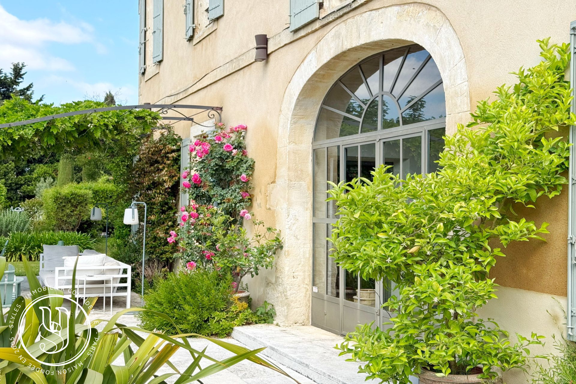 Saint-Rémy-de-Provence - close by, a charming house in the heart of a Provençal village - image 13