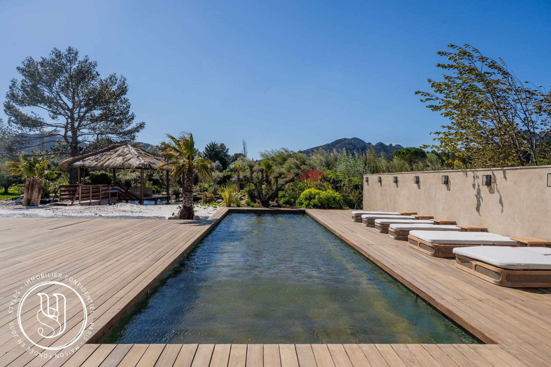 Eygalières - A contemporary signature with views - image 4