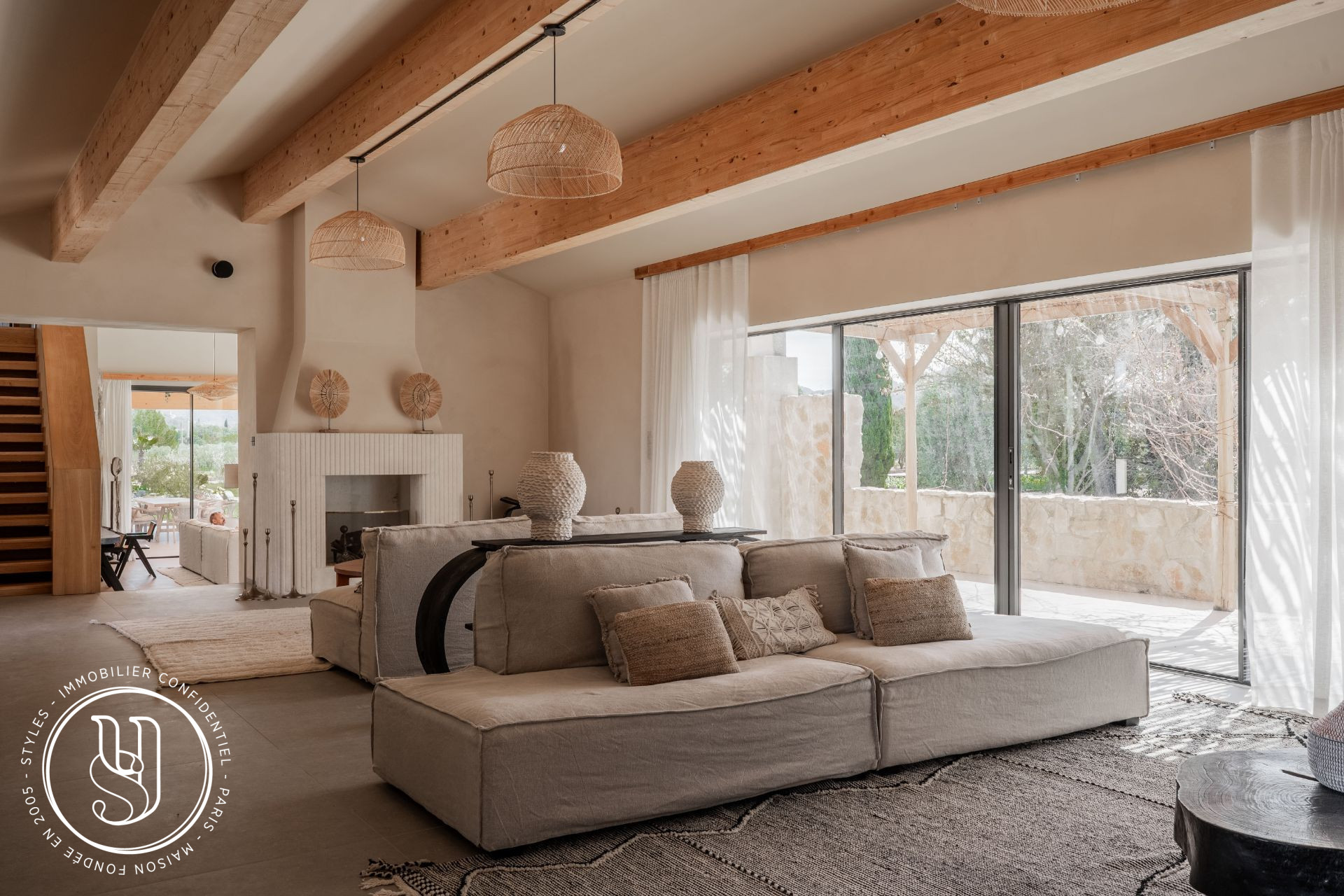 Eygalières - An exceptional property overlooking the Alpilles - image 2