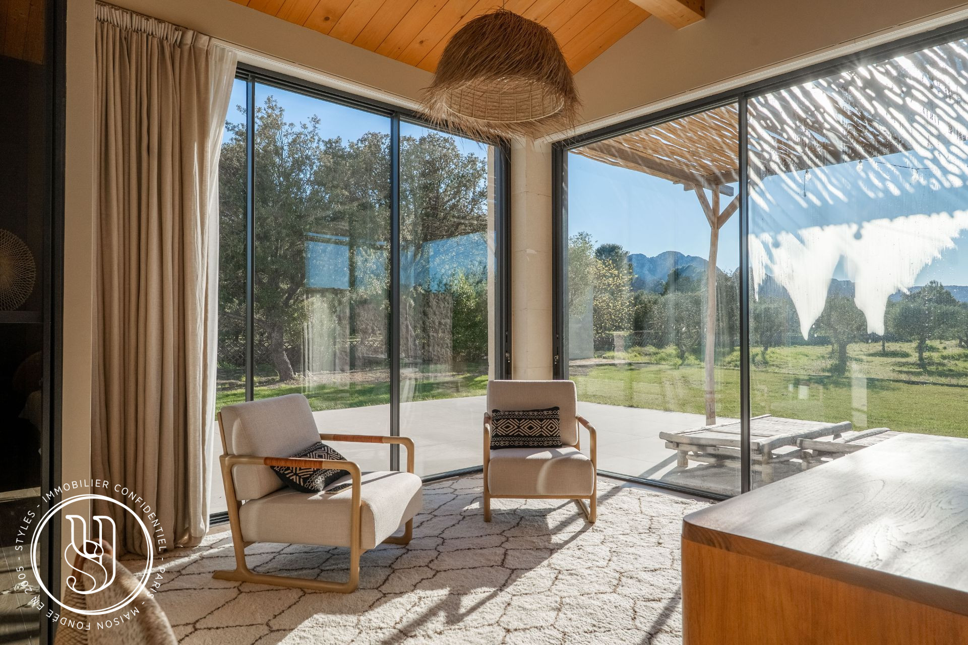 Eygalières - An exceptional property overlooking the Alpilles - image 13