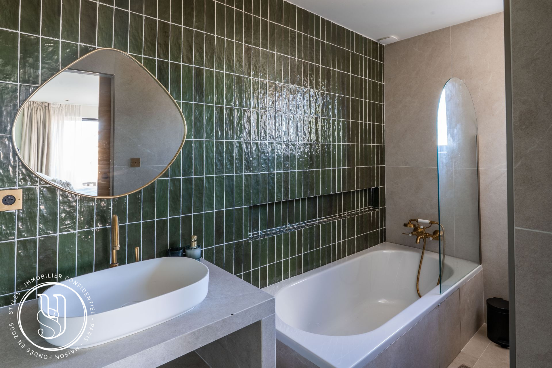 Eygalières - An exceptional property overlooking the Alpilles - image 17