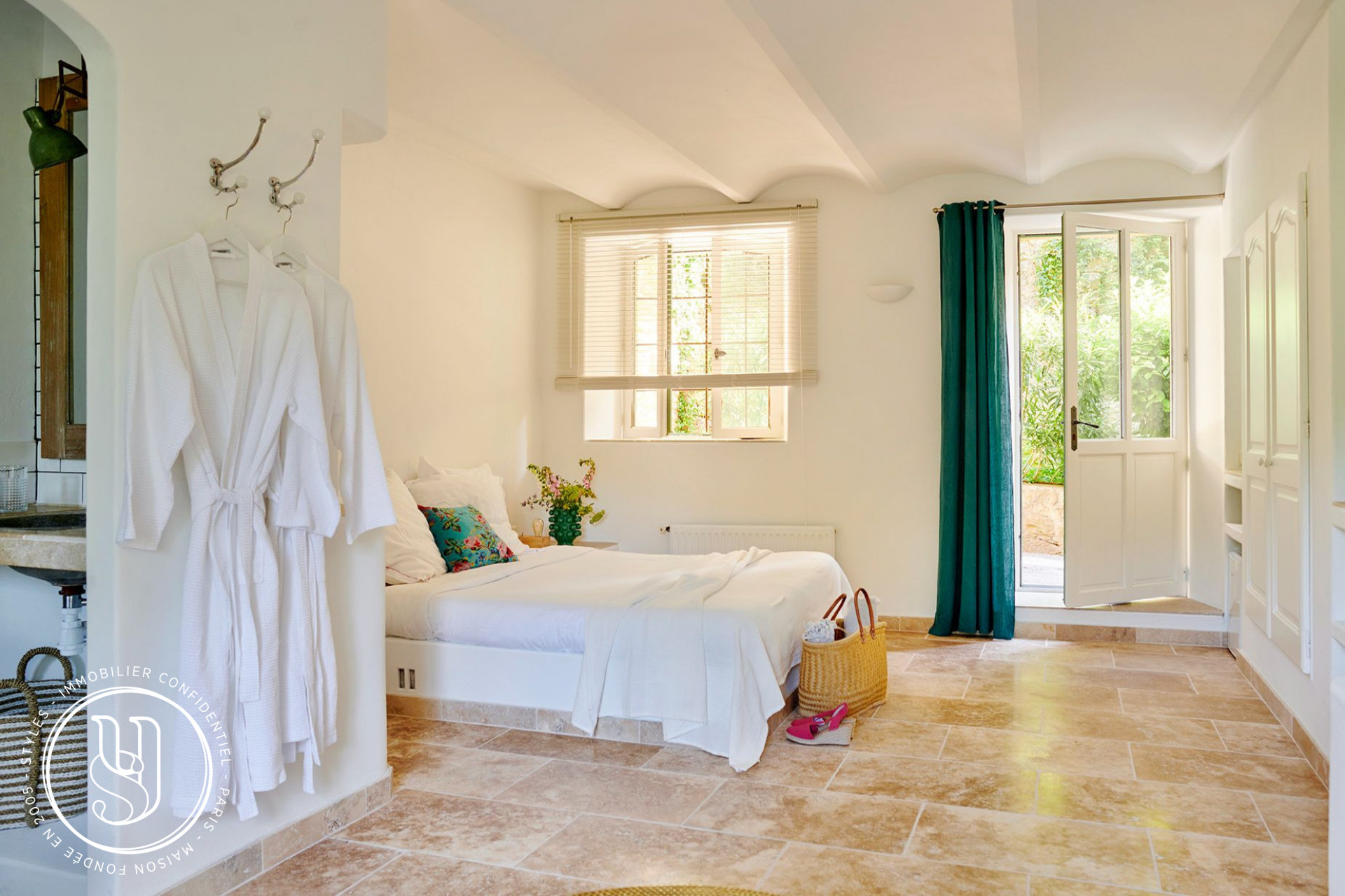 Uzès - close by, a peaceful haven with undeniable charm and unobstruc - image 15