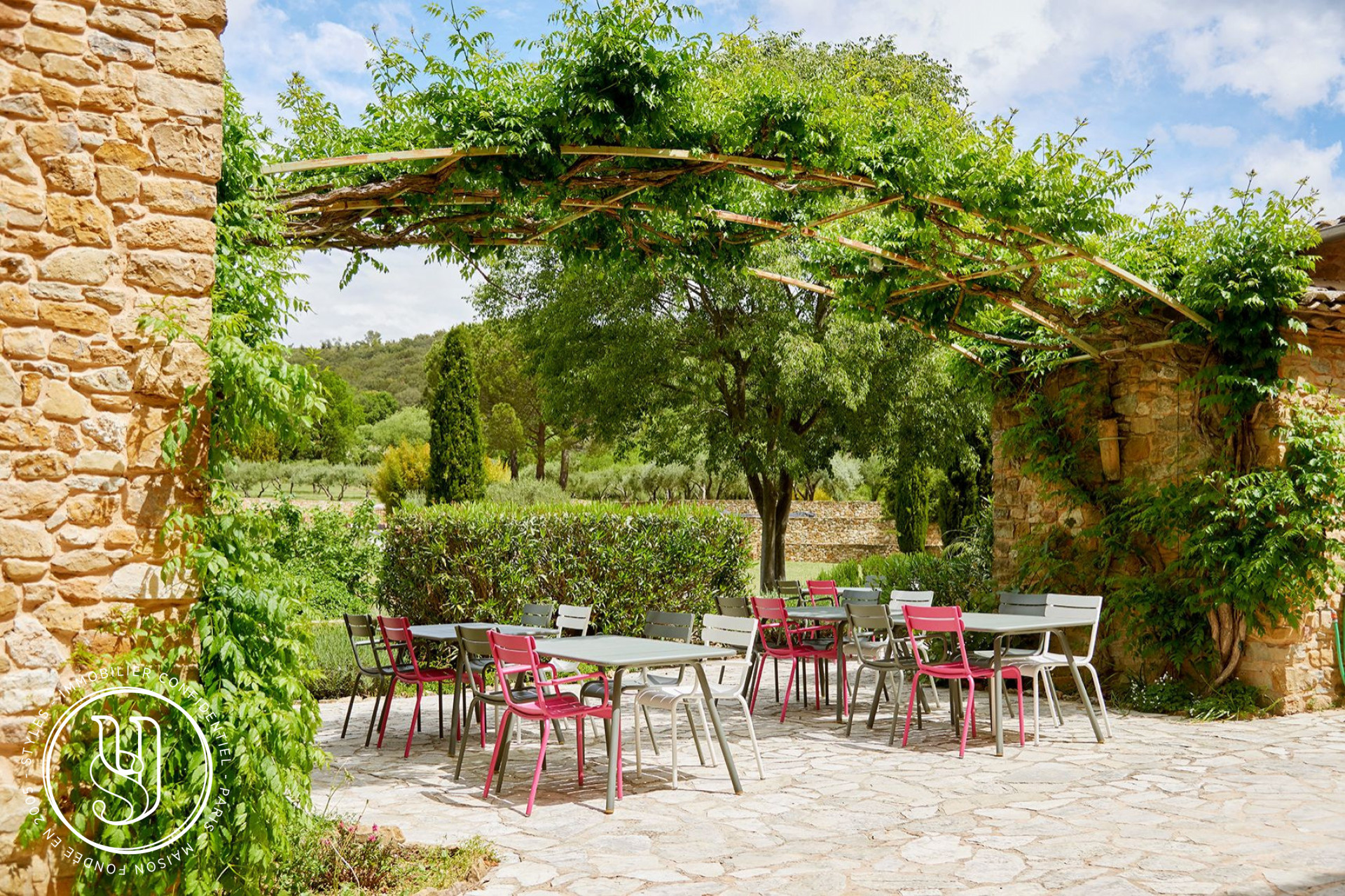 Uzès - close by, a peaceful haven with undeniable charm and unobstruc - image 11