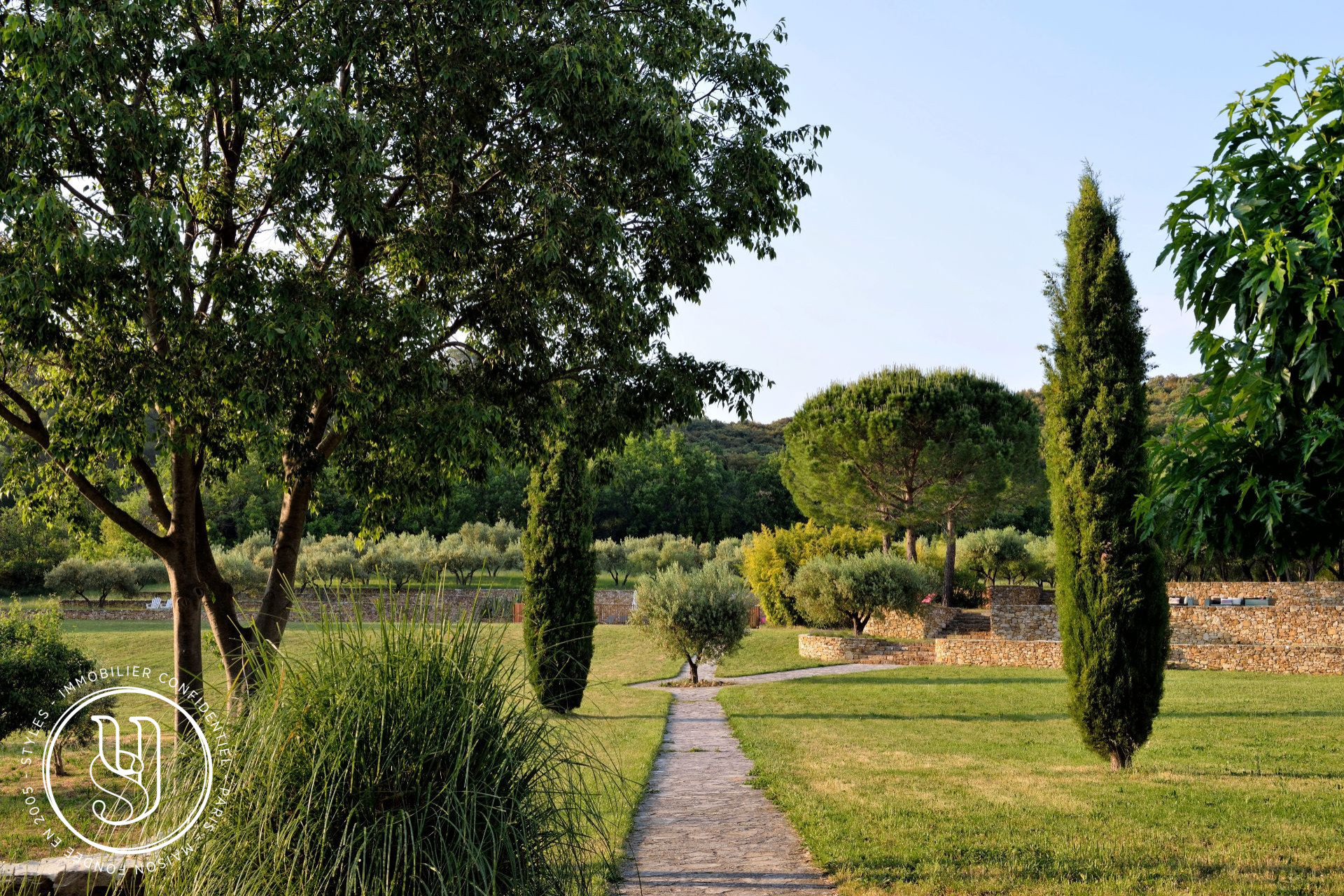 Uzès - close by, a peaceful haven with undeniable charm and unobstruc - image 8