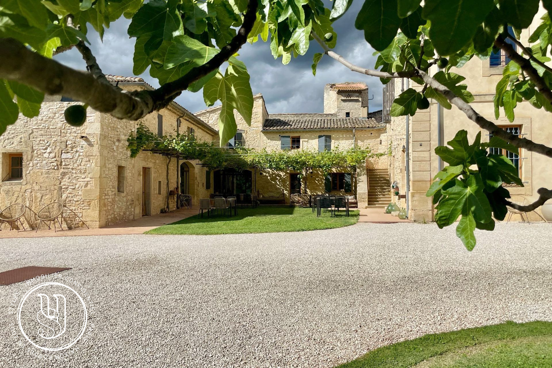 Uzès - close by, An extraordinary character property - image 3