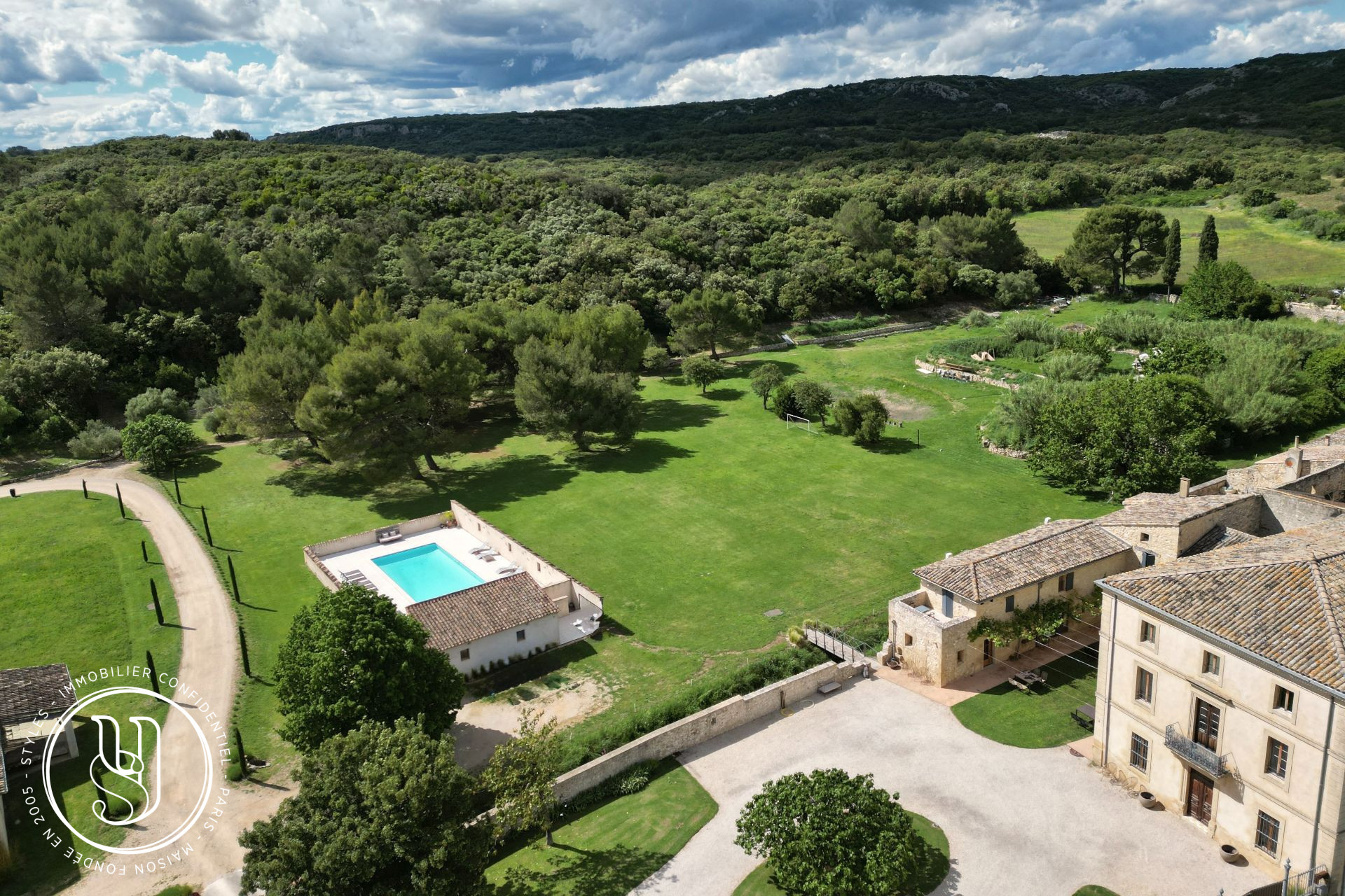 Uzès - close by, An extraordinary character property - image 1