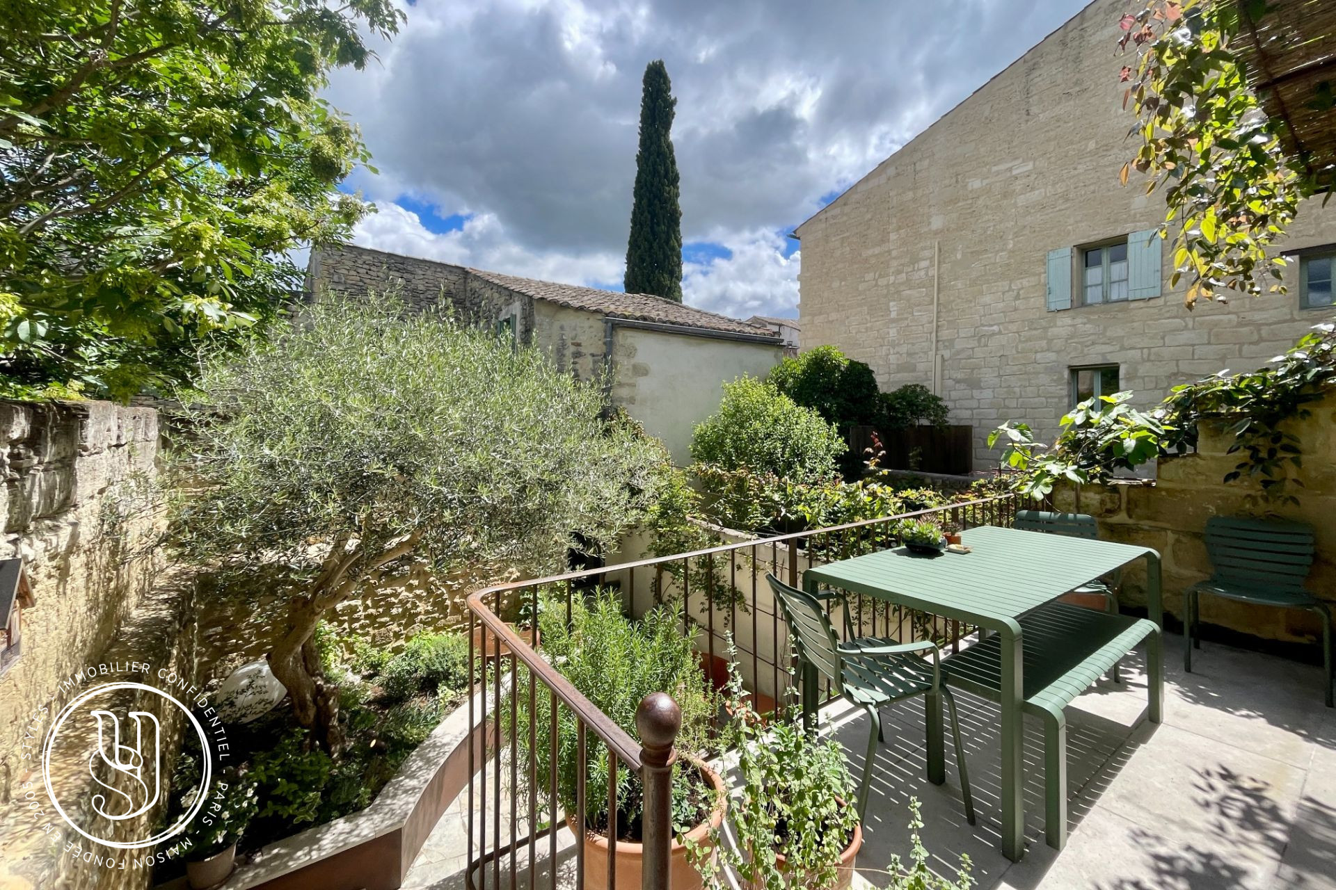 Uzès - Exceptional location in the heart of Uzès - image 5