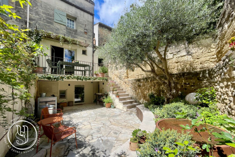 Uzès - Exceptional location in the heart of Uzès - image 1