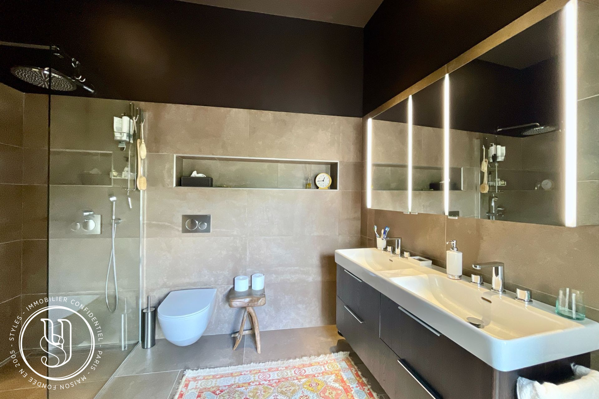 Uzès - Exceptional location in the heart of Uzès - image 18