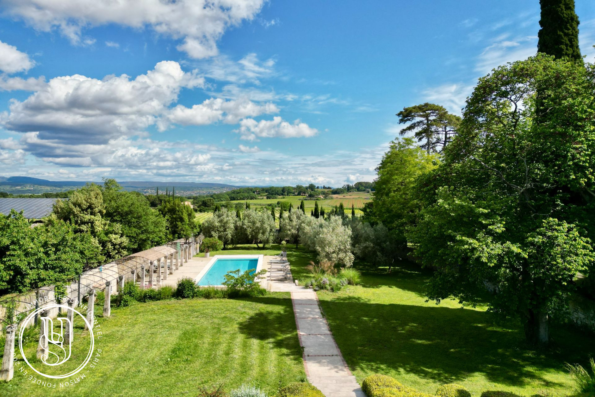 Uzès - close by, a charming Provençal estate - image 2