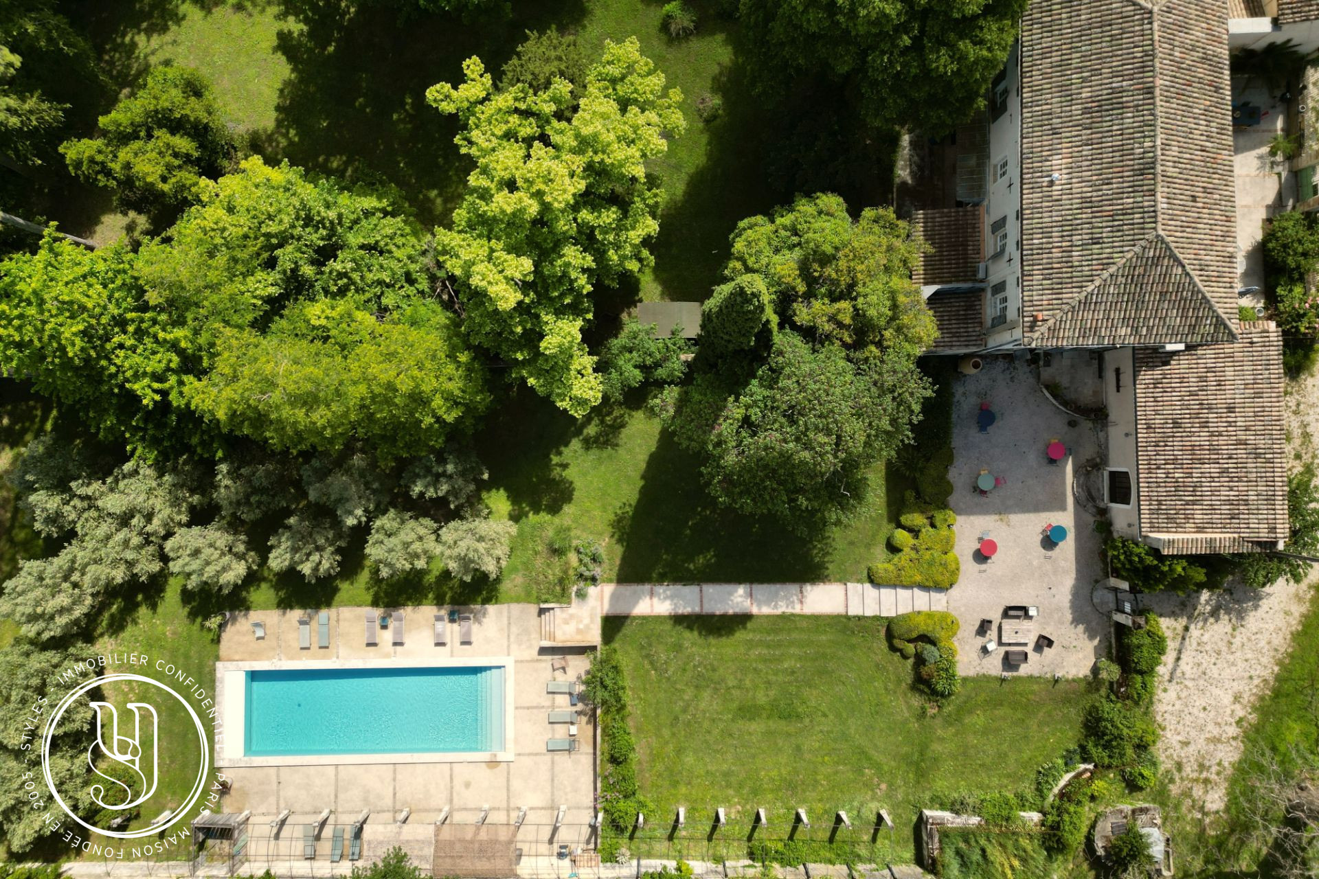 Uzès - close by, a charming Provençal estate - image 12