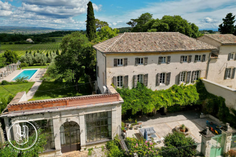 Uzès - close by, a charming Provençal estate - image 1