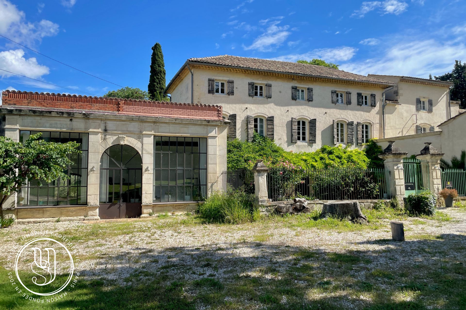 Uzès - close by, a charming Provençal estate - image 10