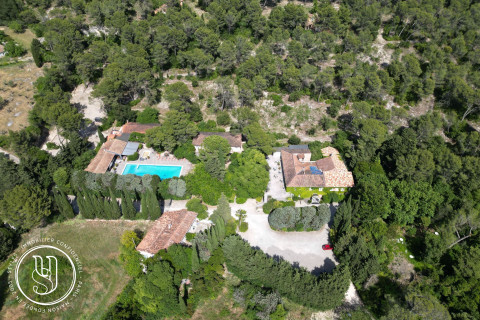 Saint-Rémy-de-Provence - proche, une opportunité rare au pied des Alpilles - image 1