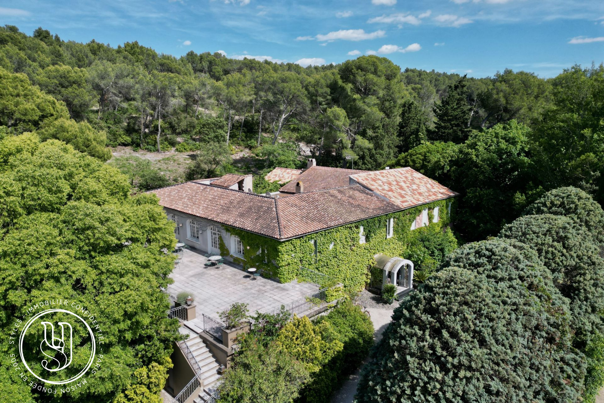 Saint-Rémy-de-Provence - close by, a rare opportunity at the foot of the Alpilles - image 2