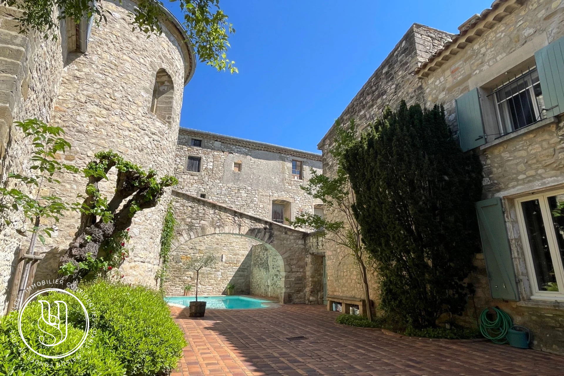 Uzès - close by, Between stone and light: the soul of a priory. - image 1