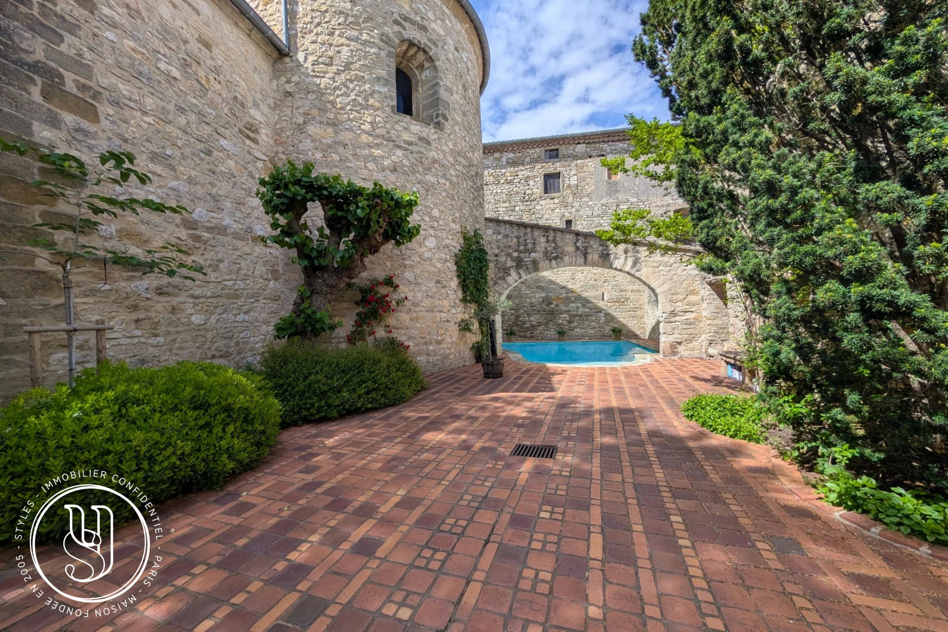 Uzès - close by, Between stone and light: the soul of a priory. - image 15