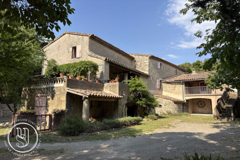 Uzès - -Anduze, a farmhouse to be completely renovated and its 2 hect - image 1