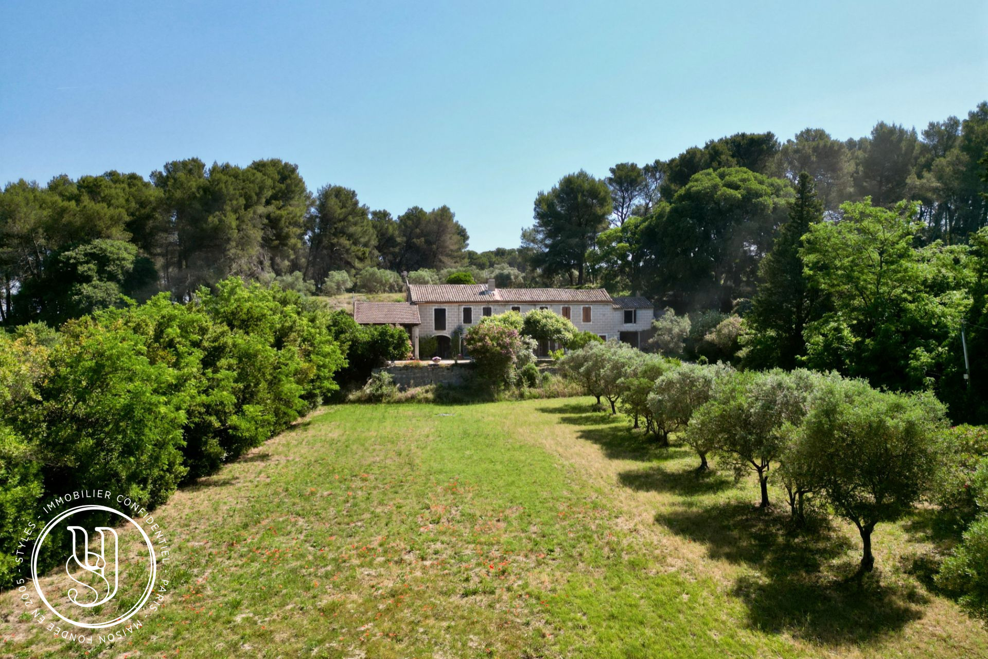 Saint-Rémy-de-Provence - Un mas de famille à réinventer au coeur des Alpilles - image 9