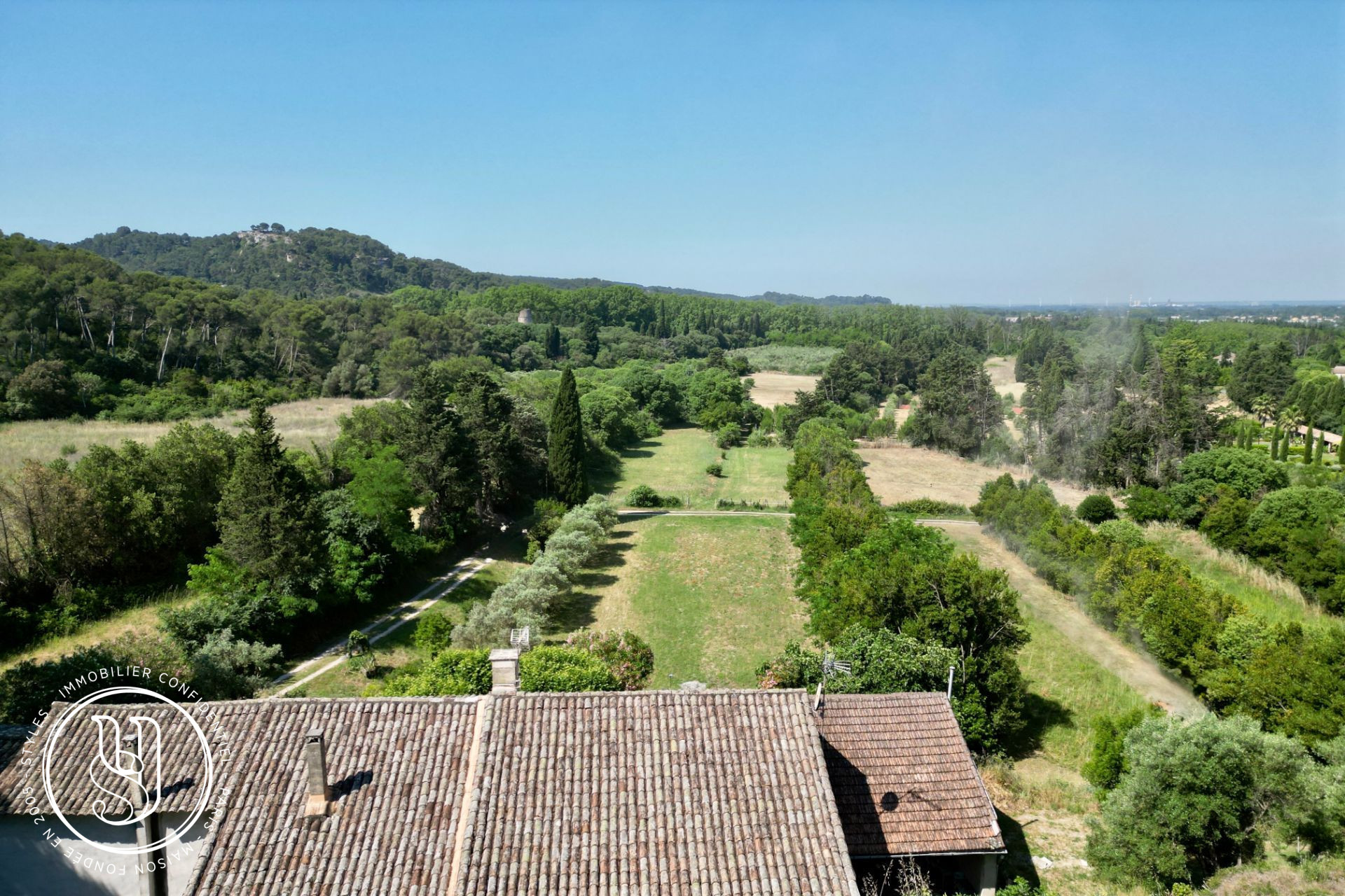 Saint-Rémy-de-Provence - Un mas de famille à réinventer au coeur des Alpilles - image 17