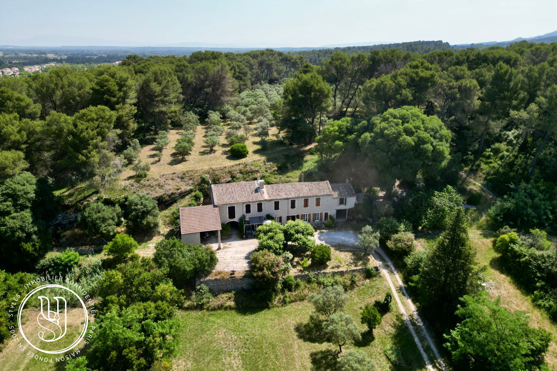 Saint-Rémy-de-Provence - Un mas de famille à réinventer au coeur des Alpilles - image 2