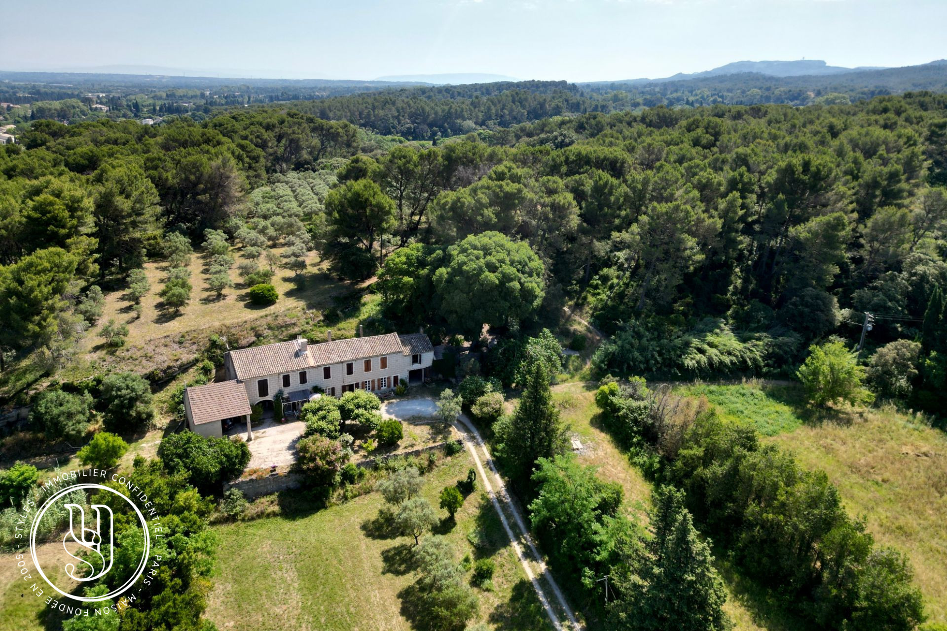 Saint-Rémy-de-Provence - Un mas de famille à réinventer au coeur des Alpilles - image 11