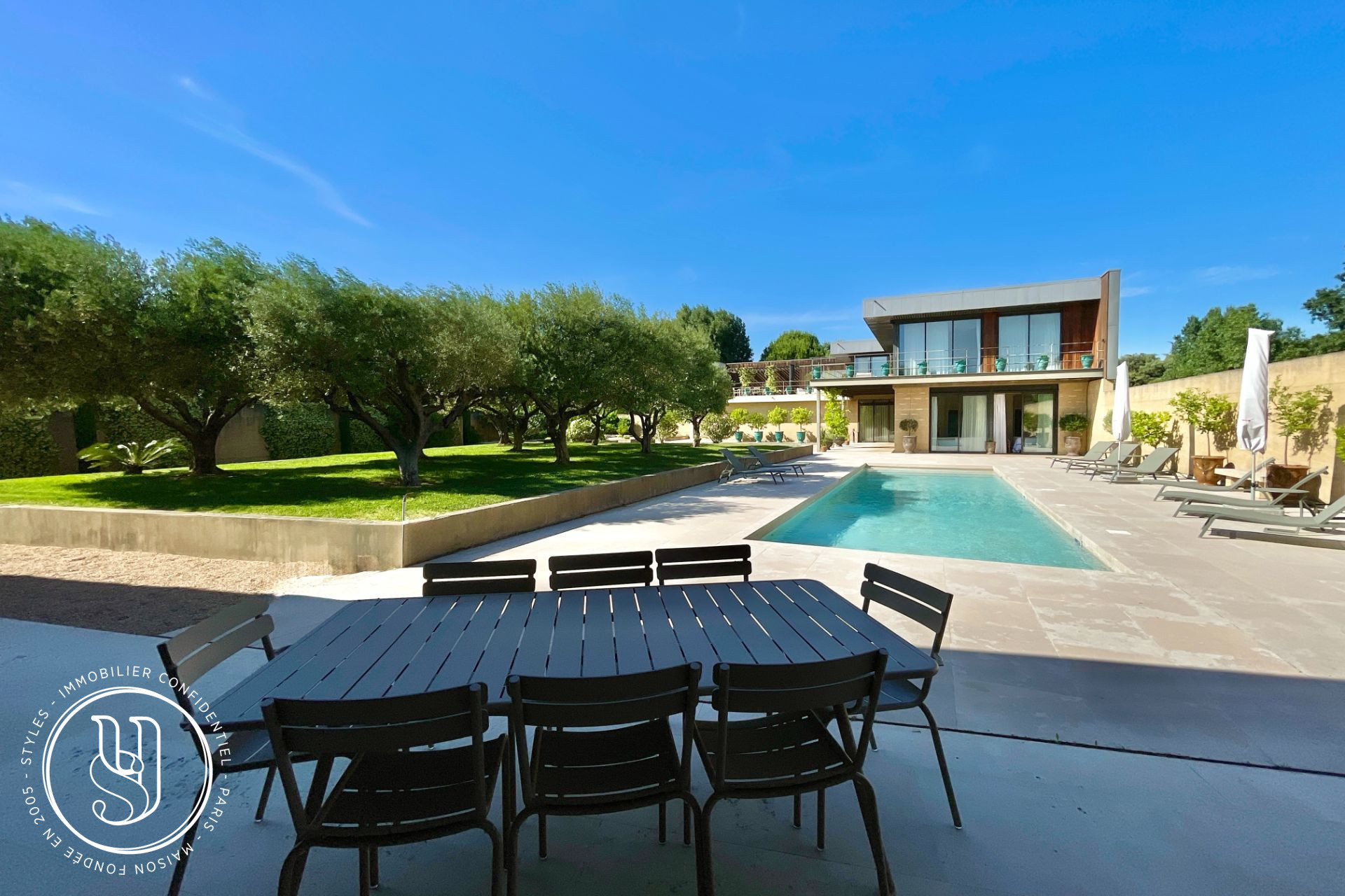 Uzès - Unique and Contemporary House - image 13